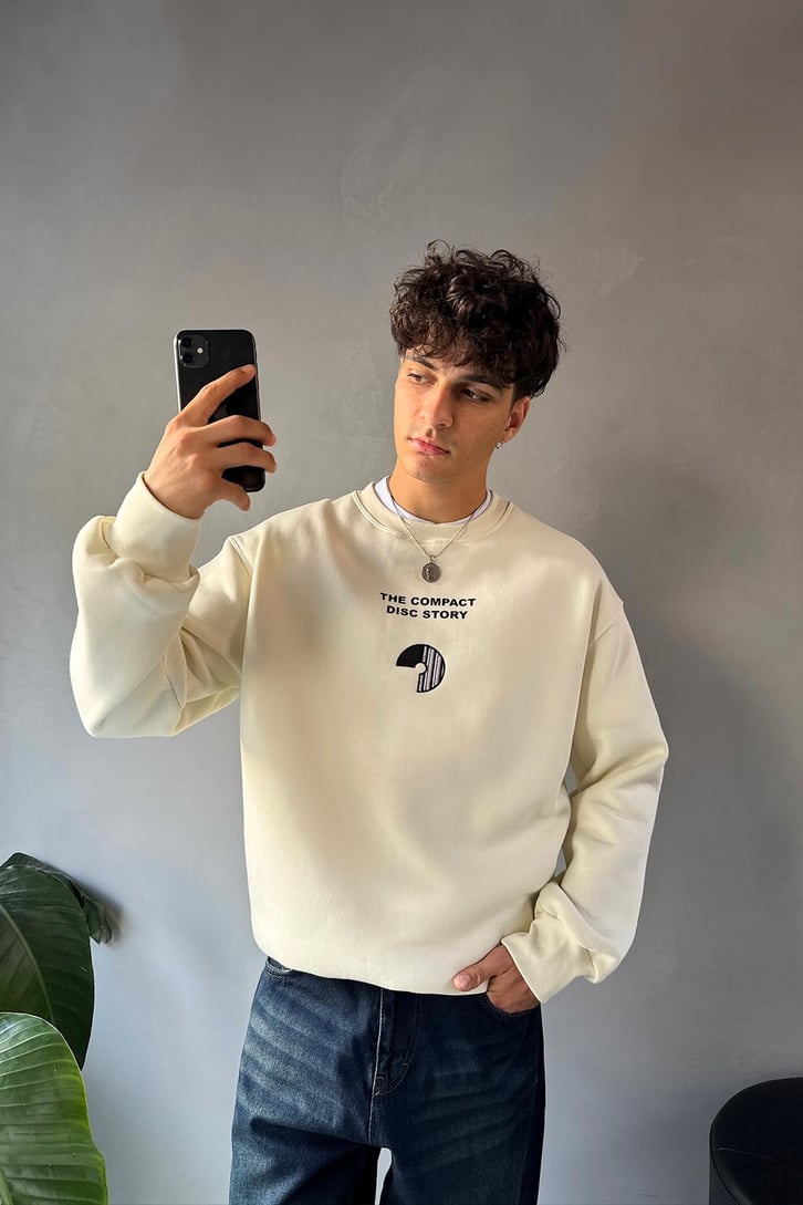 Sırt Detaylı Writing Nakışlı Bisiklet Yaka Sweatshirt