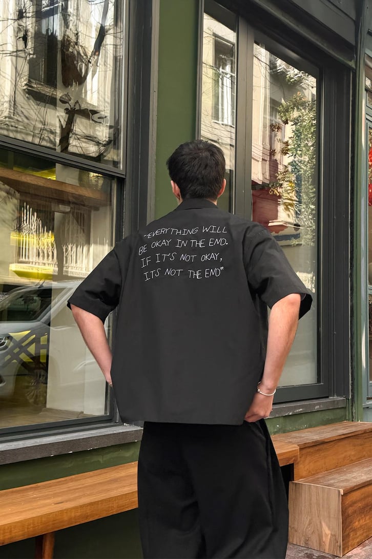 Sırt Writing Nakışlı Kısakol Gömlek