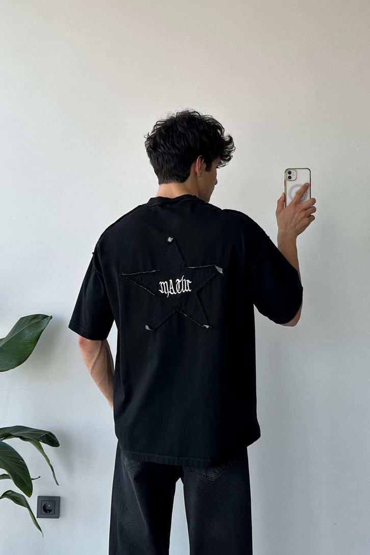 Sırt Yıldız Nakışlı Siyah Oversize Tişört