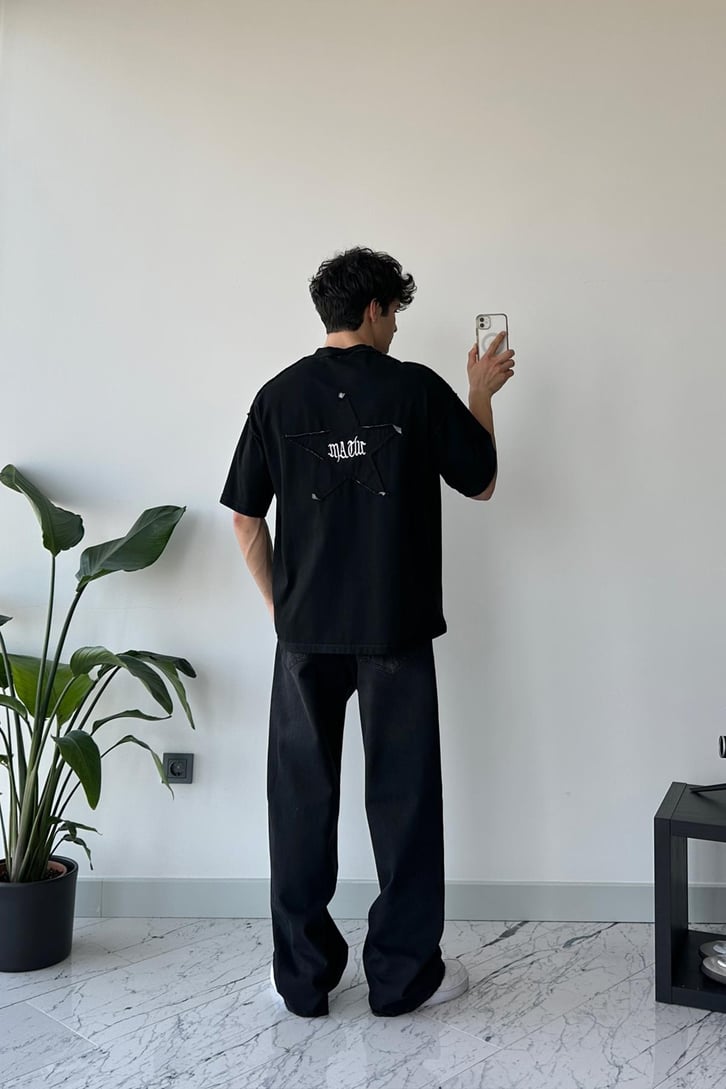 Sırt Yıldız Nakışlı Siyah Oversize Tişört