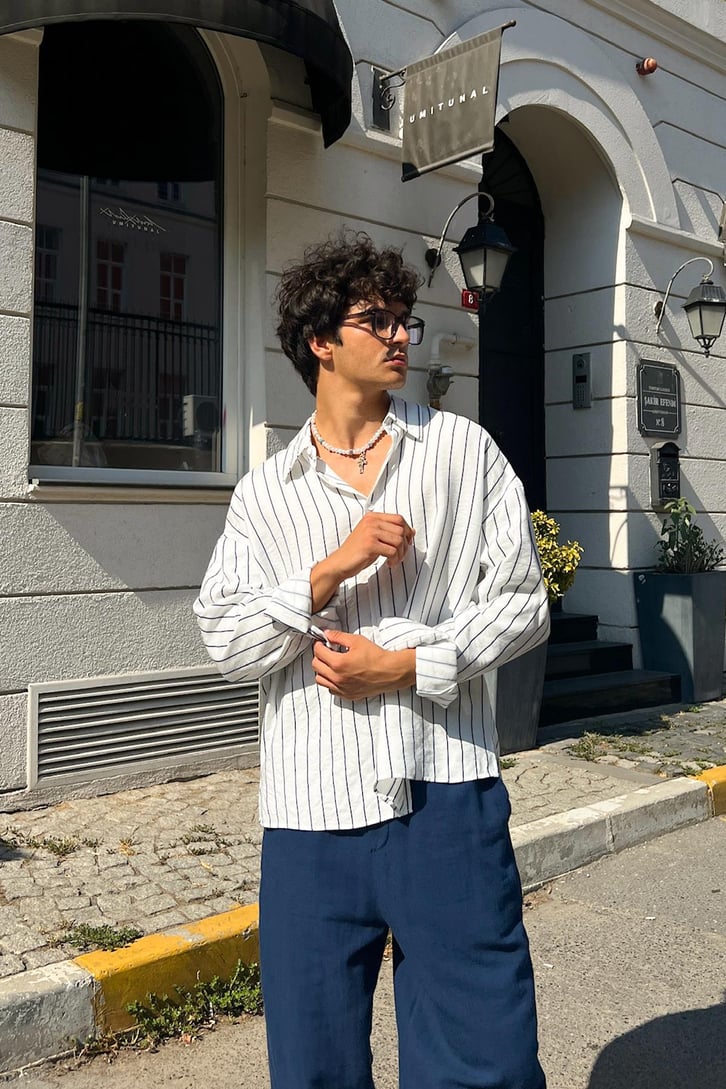 Siyah Çizgili Uzun Kol Beyaz Oversize Gömlek