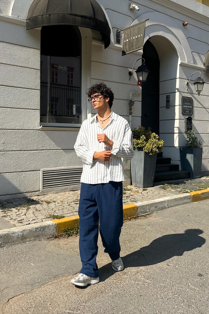 Siyah Çizgili Uzun Kol Beyaz Oversize Gömlek
