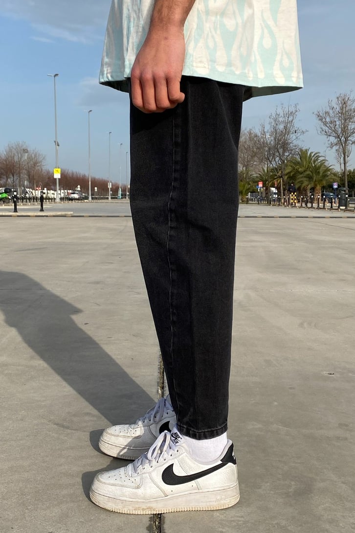 Siyah Taşlamalı Carrot Fit Jean