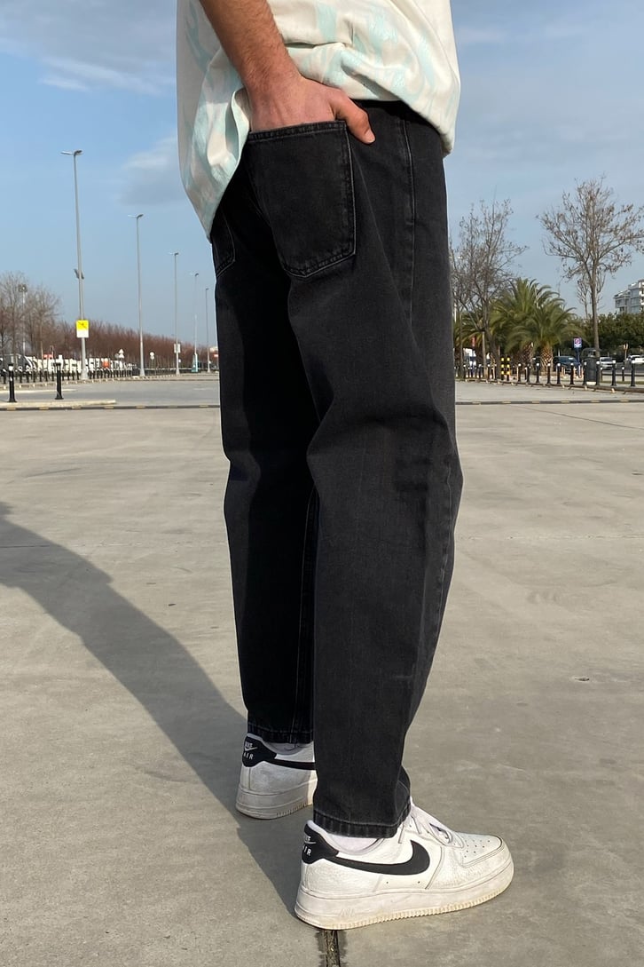 Siyah Taşlamalı Carrot Fit Jean