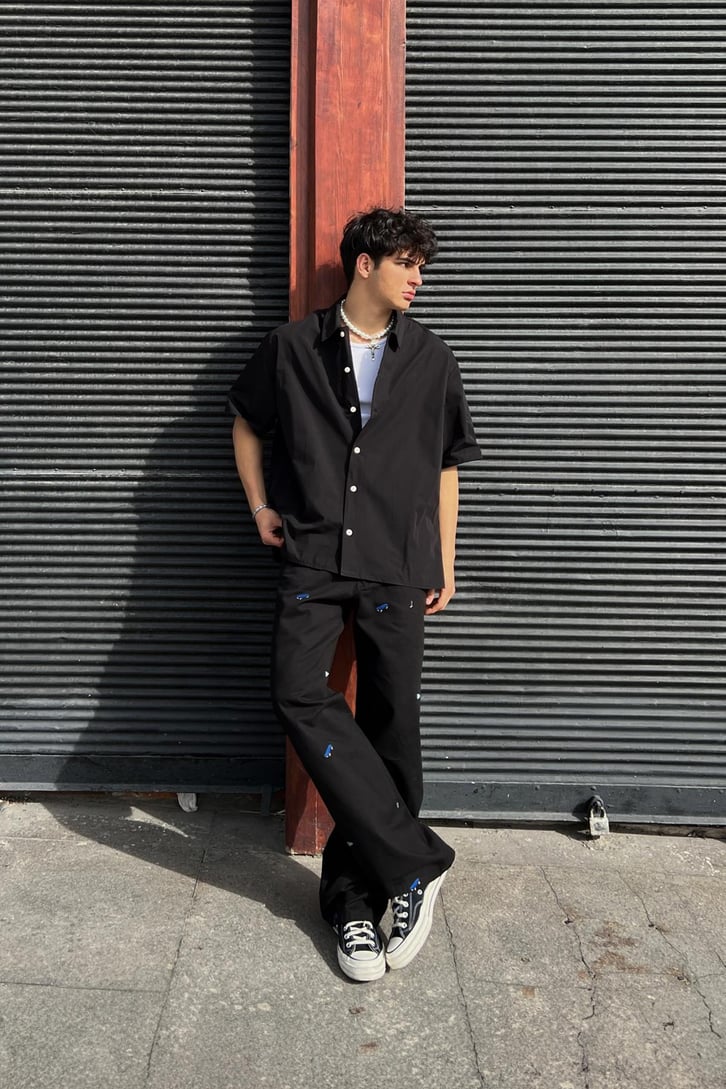 Skate Nakışlı Siyah Gabardin Pantolon