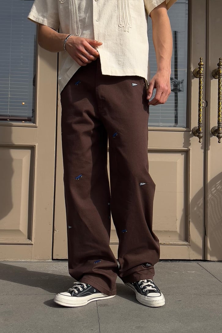 Skate Nakışlı Siyah Gabardin Pantolon