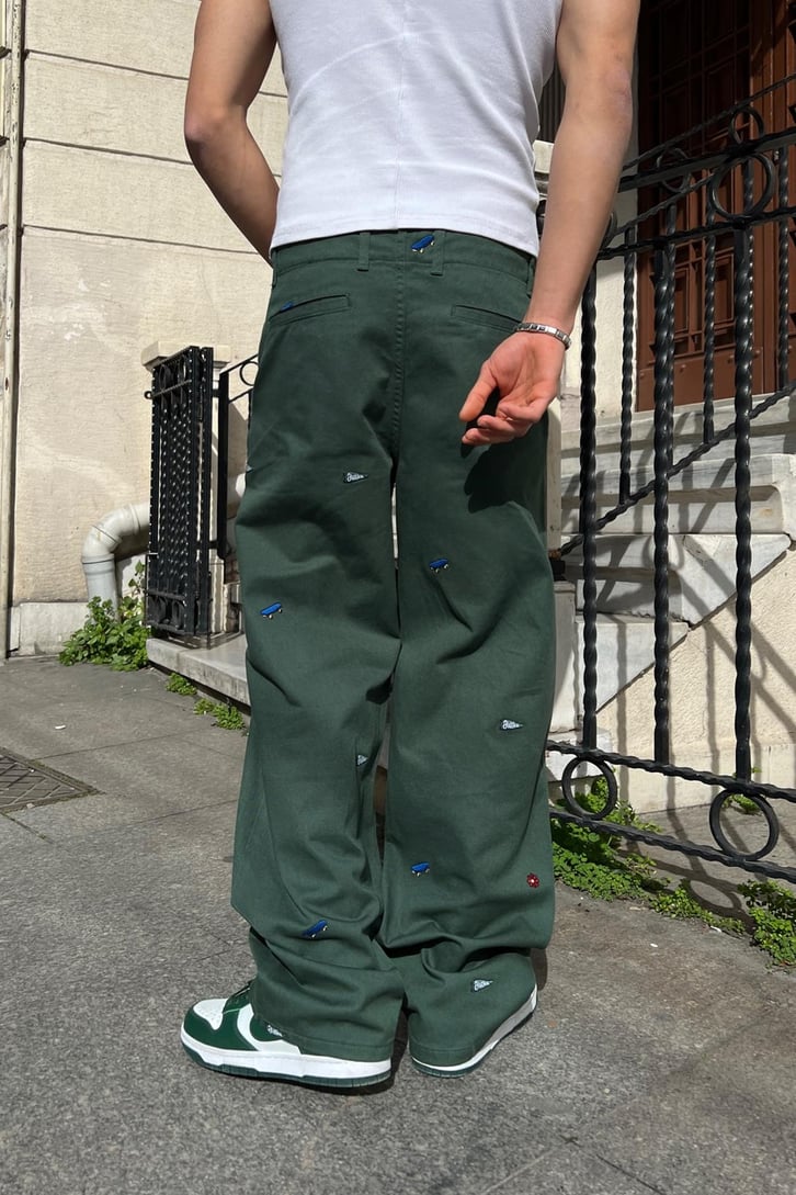 Skate Nakışlı Siyah Yeşil Pantolon