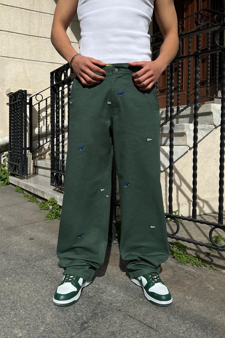 Skate Nakışlı Siyah Yeşil Pantolon