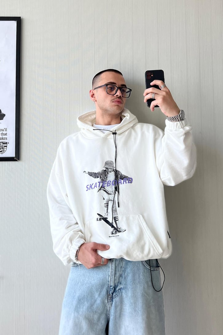 Skateboard Baskılı Beyaz Oversize Hoodie