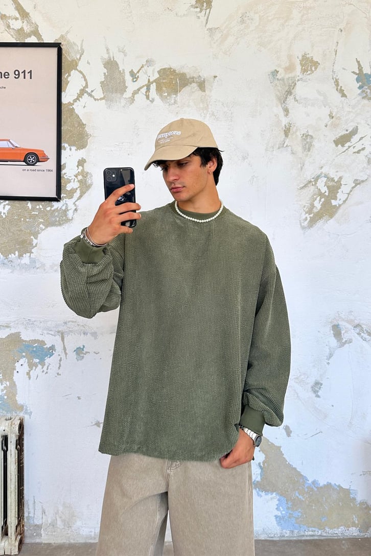 Skater Vibe Kadife Sweatshirt