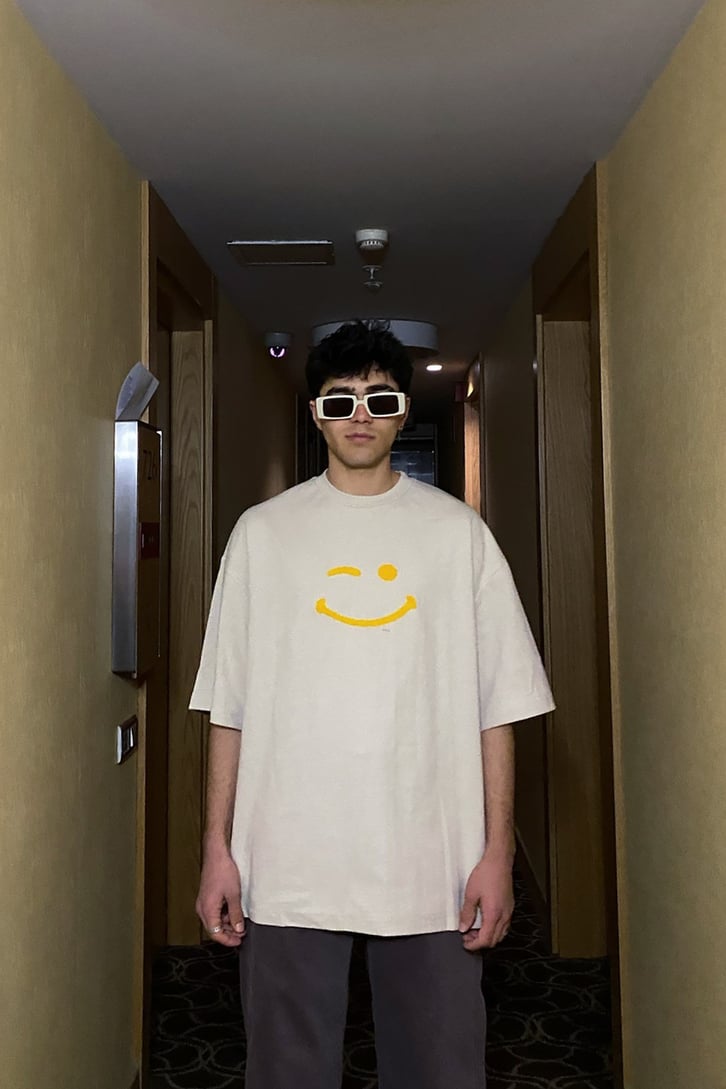 Smile Punchwork Oversize Cream Tshirt