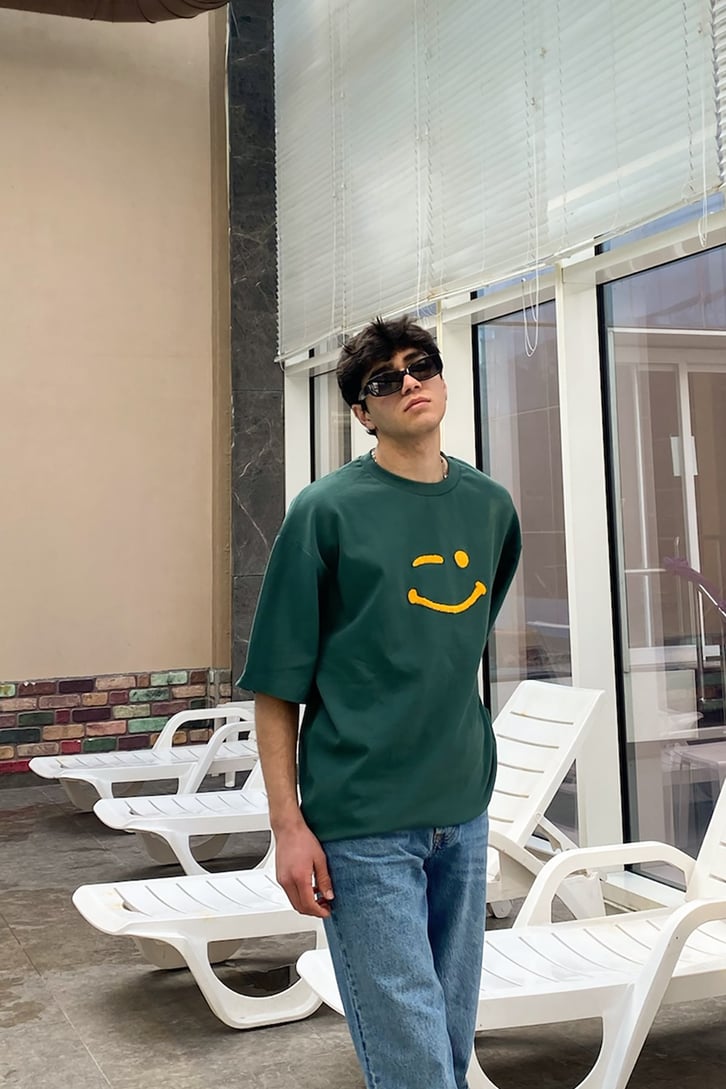 Smile Punchwork Oversize Dark Green Tshirt