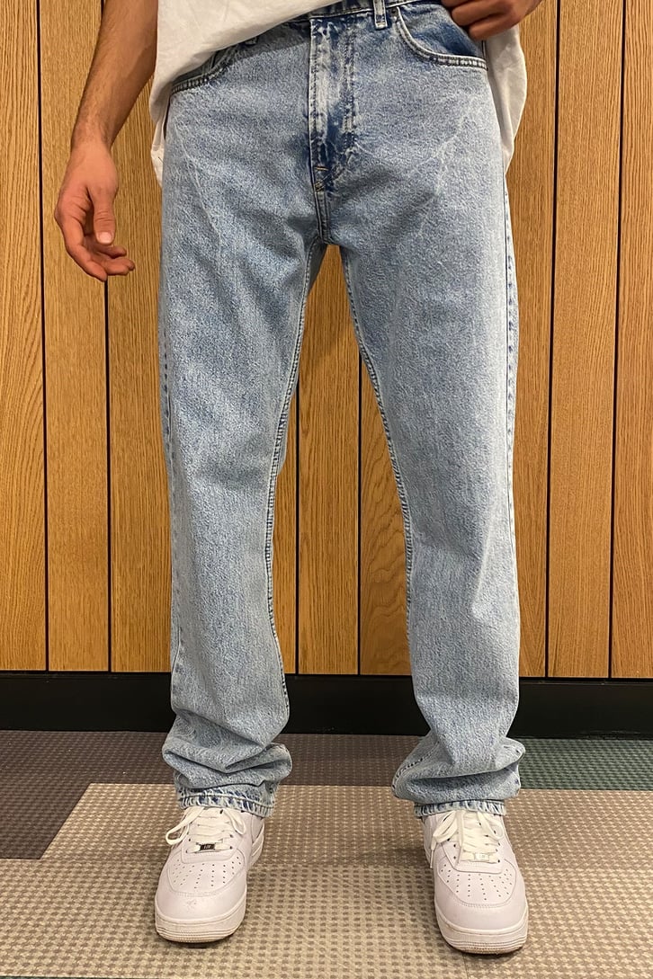 SMITE LASER BASKILI LOSSE FIT JEAN