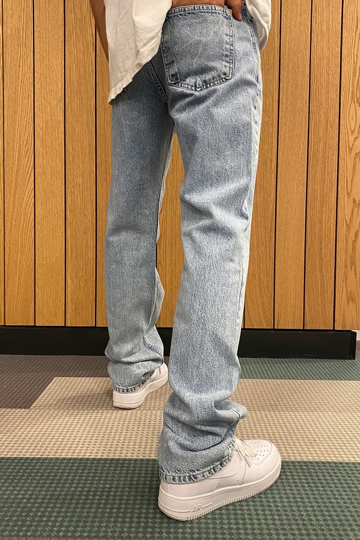 SMITE LASER BASKILI LOSSE FIT JEAN