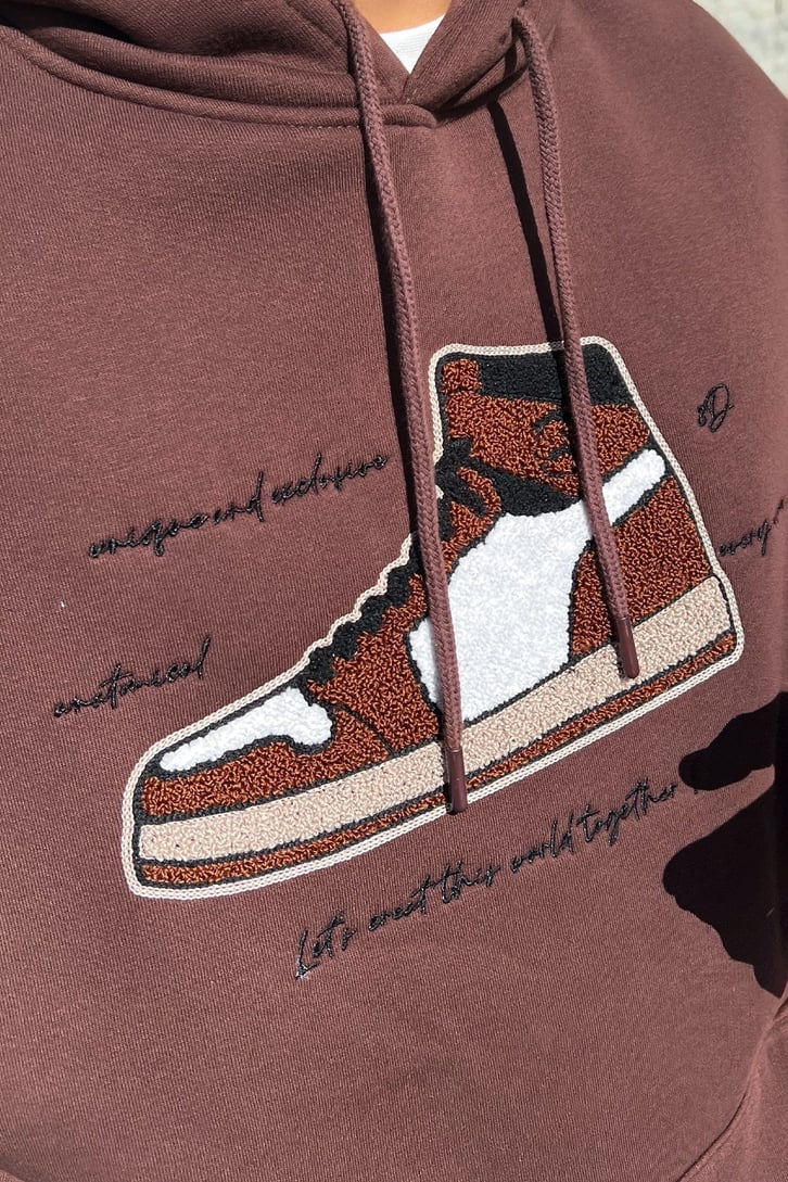 Sneaker Nakışlı Kahverengi Oversize Sweatshirt