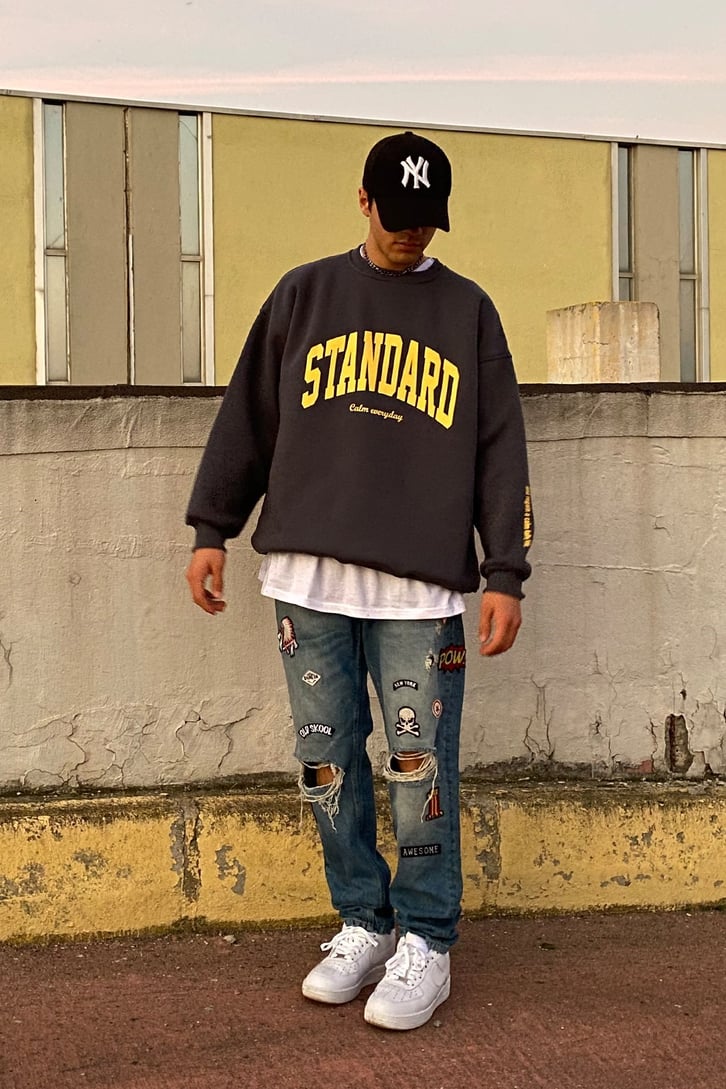 STANDARD BASKILI OVERSIZE PREMIUM SWEATSHIRT