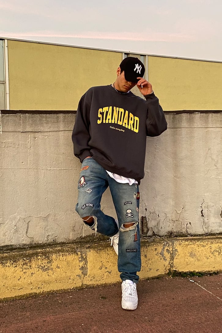 STANDARD BASKILI OVERSIZE PREMIUM SWEATSHIRT
