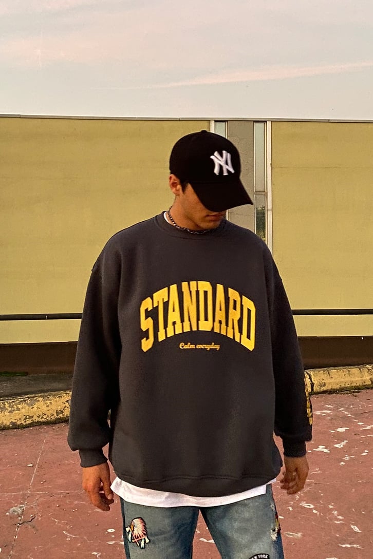 STANDARD BASKILI OVERSIZE PREMIUM SWEATSHIRT