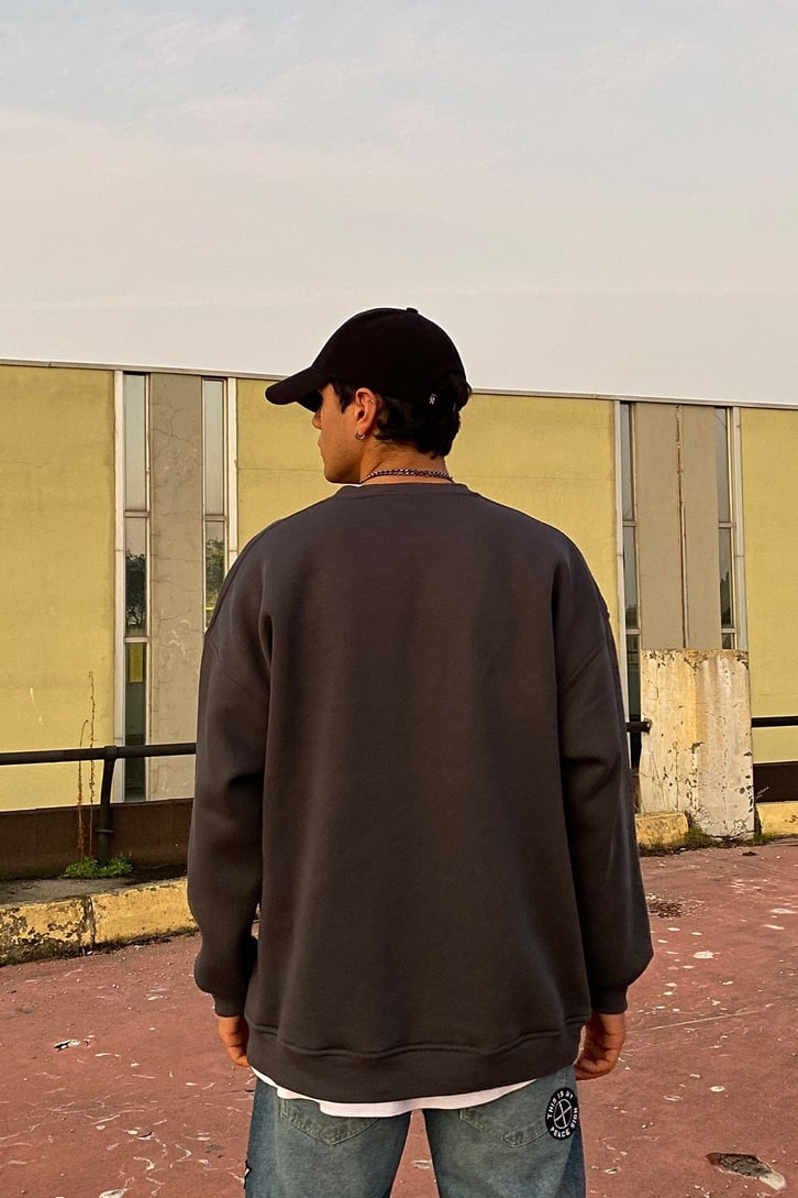 STANDARD BASKILI OVERSIZE PREMIUM SWEATSHIRT