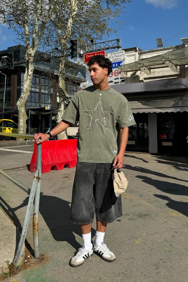 Star Nakışlı Tişört