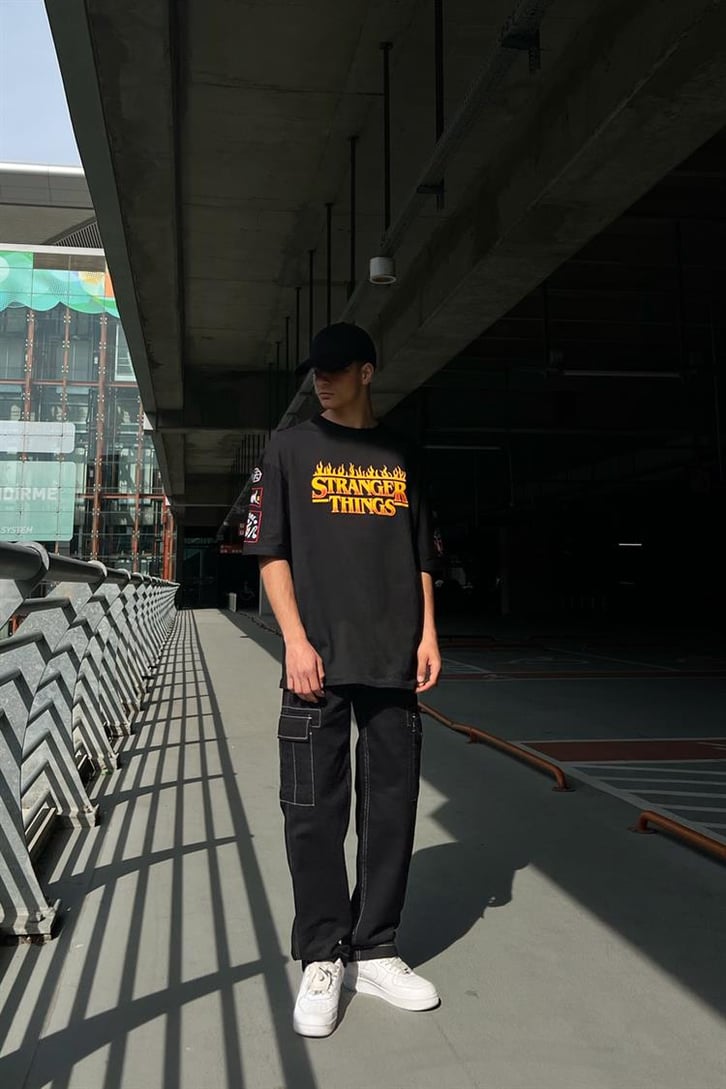 Stranger Flame Baskılı Siyah Oversize Tişört