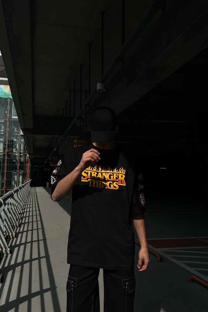 Stranger Flame Baskılı Siyah Oversize Tişört
