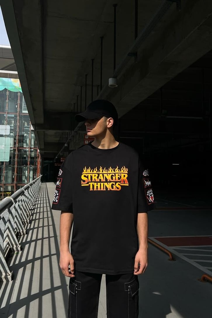 Stranger Flame Baskılı Siyah Oversize Tişört