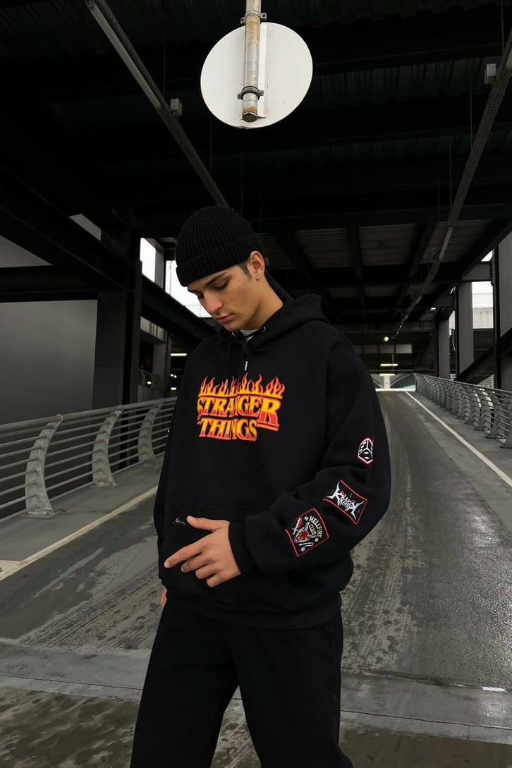 Stranger T. Patch Detay Siyah Oversize Hoodie