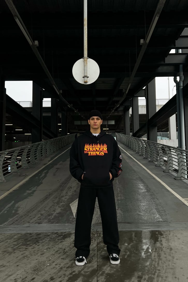 Stranger T. Patch Detay Siyah Oversize Hoodie