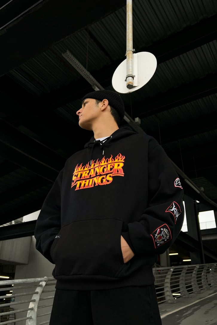 Stranger T. Patch Detay Siyah Oversize Hoodie
