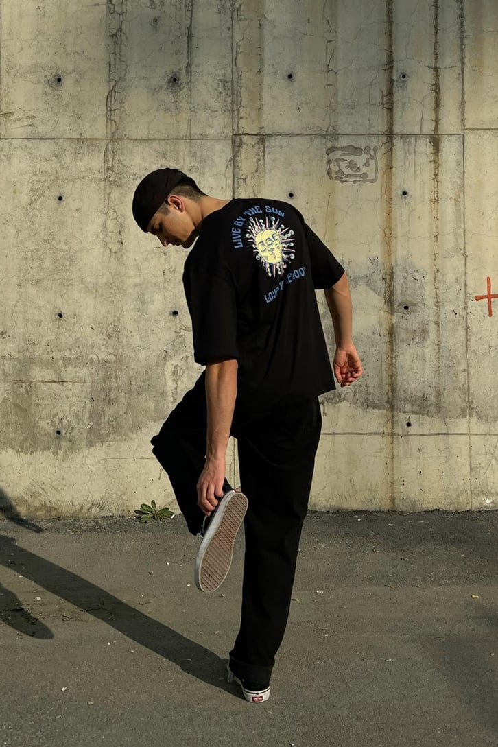 Sun & Moon Baskılı Siyah Tshirt