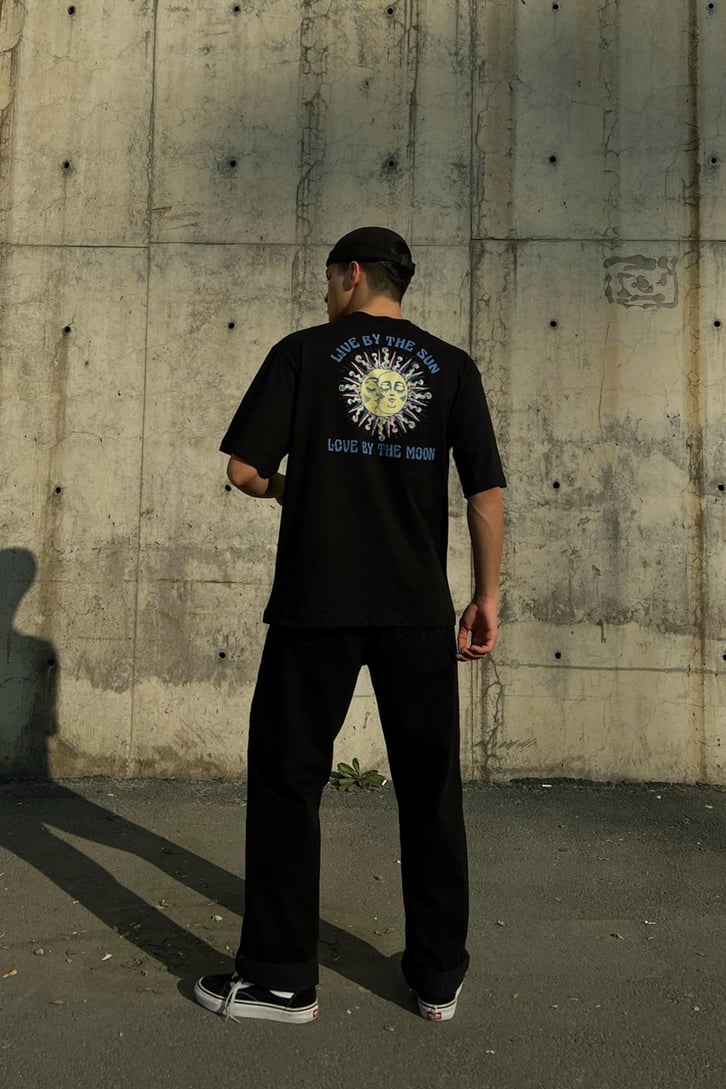 Sun & Moon Baskılı Siyah Tshirt