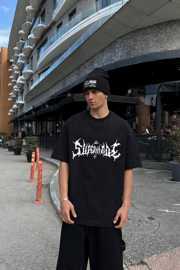 Supermade Gothic Baskılı Siyah Oversize Tişört