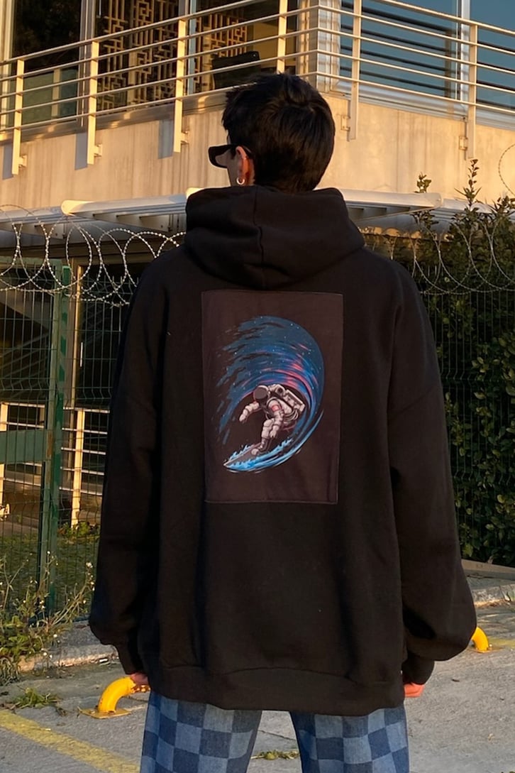 Surf in Space Oversize Printed Siyah Hoodie