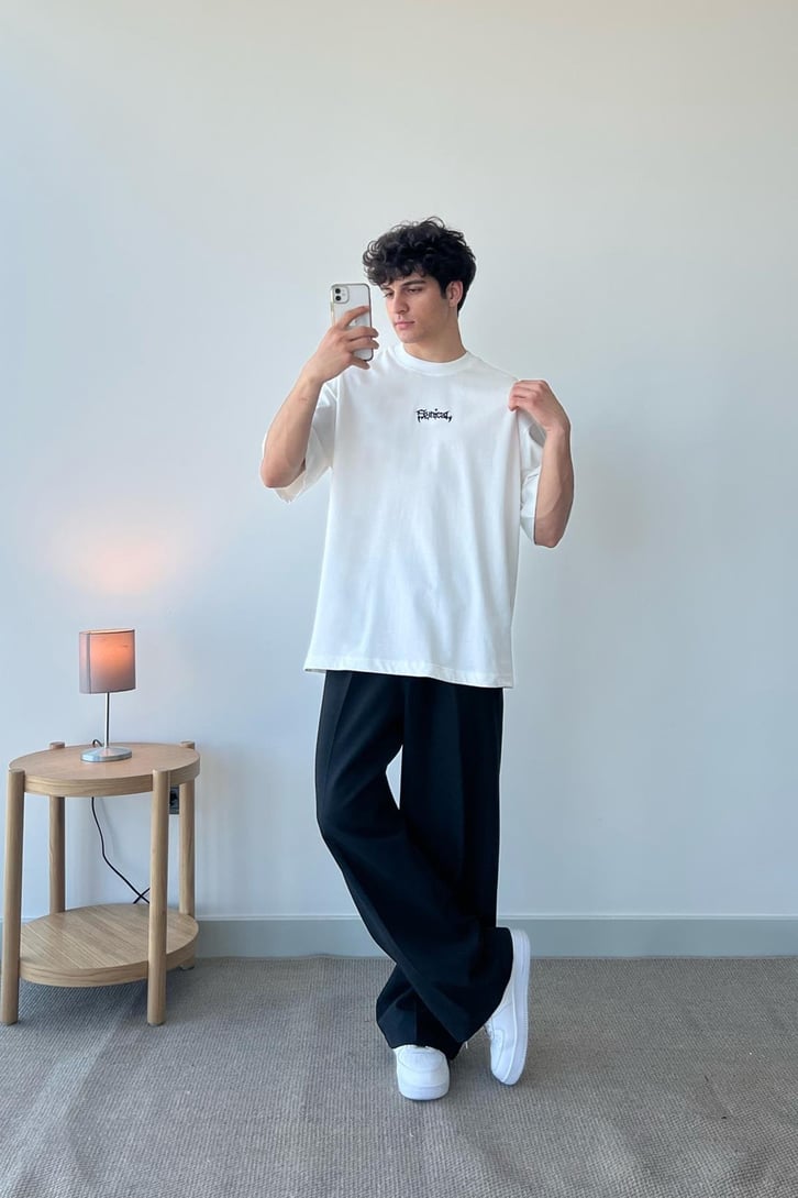 Synical Nakışlı Beyaz Oversize Tişört