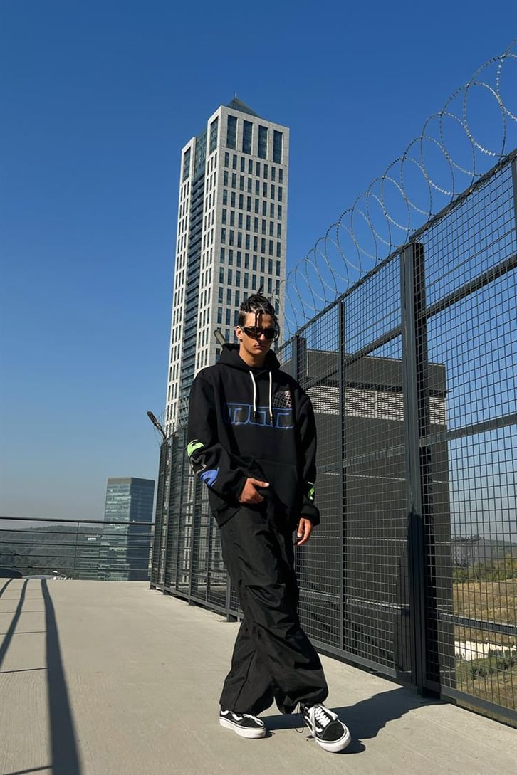 Taş İşlemeli Siyah Oversize Hoodie
