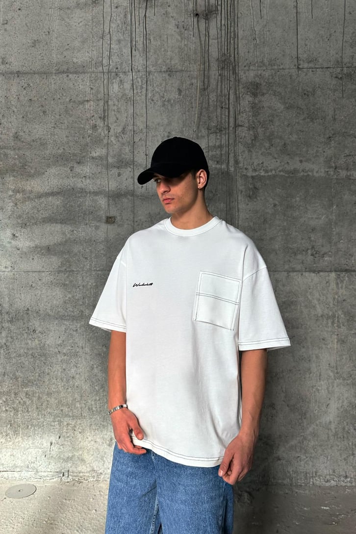 Ters Dikiş Cepli Beyaz Oversize Tişört