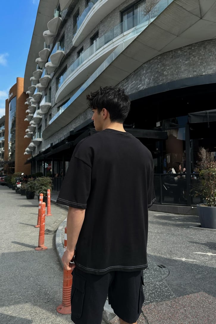 Ters Dikiş Cepli Siyah Oversize Tişört