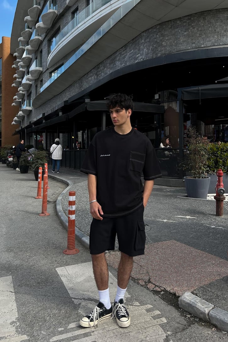 Ters Dikiş Cepli Siyah Oversize Tişört