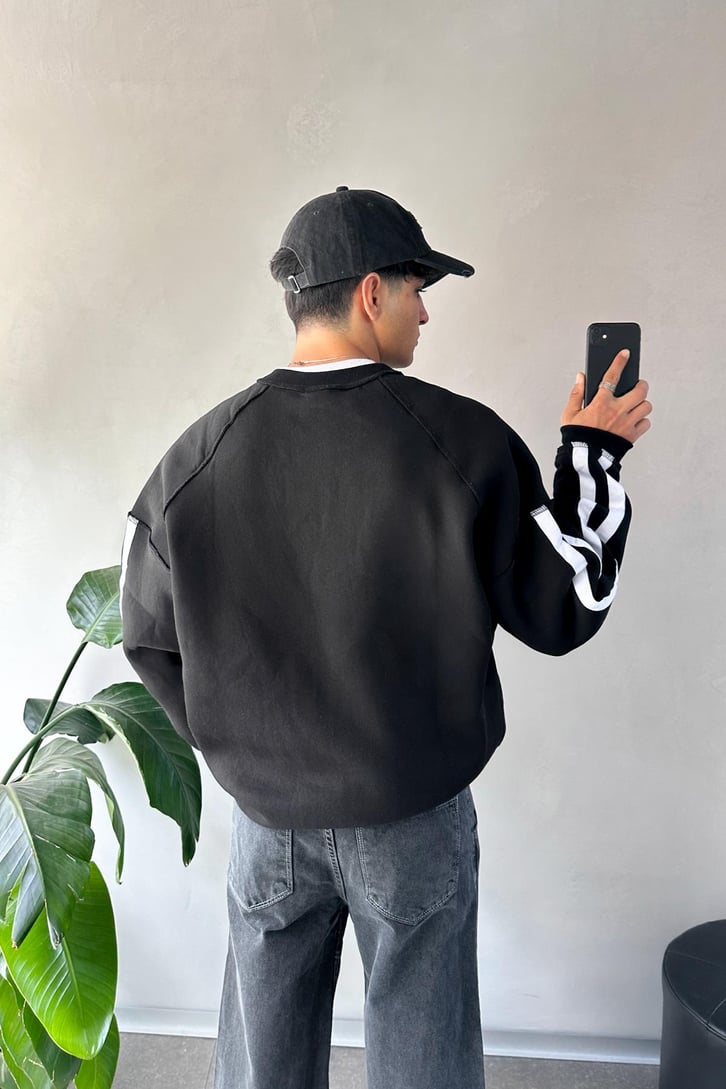 Ters Dikiş Nakışlı Oversize Sweatshirt