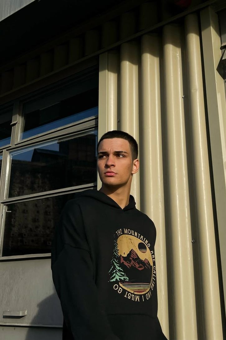 The Mountains Baskılı Siyah İçi Pamuklu Hoodie