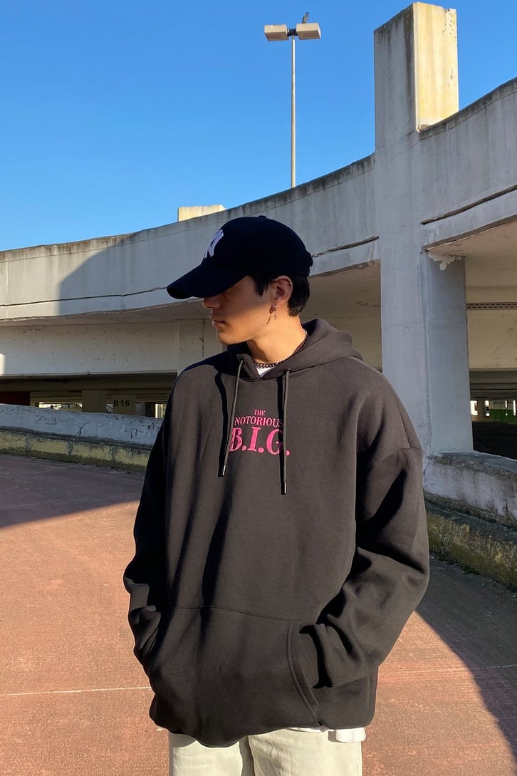THE NOTORIUS YAZI BASKILI OVERSIZE HOODIE