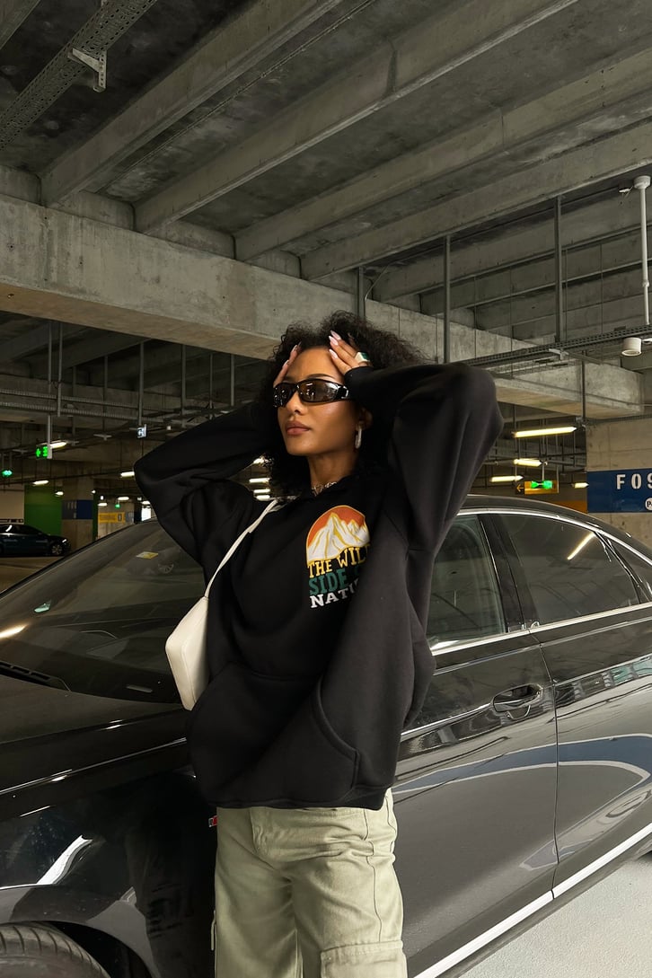 The Wild Sırt Baskılı Siyah Hoodie
