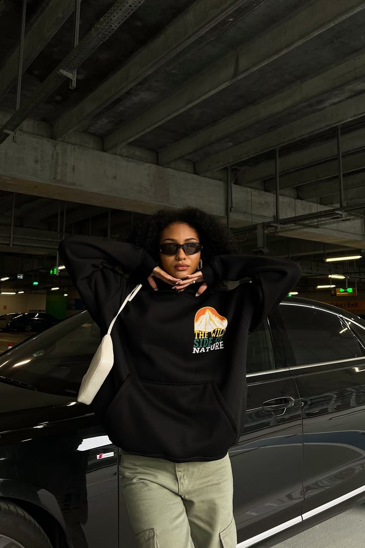 The Wild Sırt Baskılı Siyah Hoodie