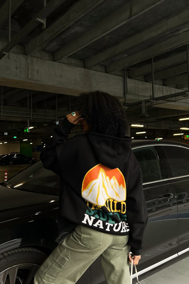 The Wild Sırt Baskılı Siyah Hoodie