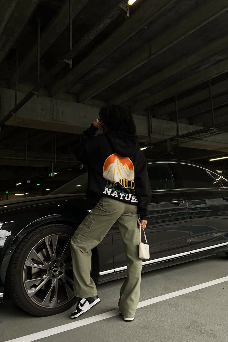 The Wild Sırt Baskılı Siyah Hoodie