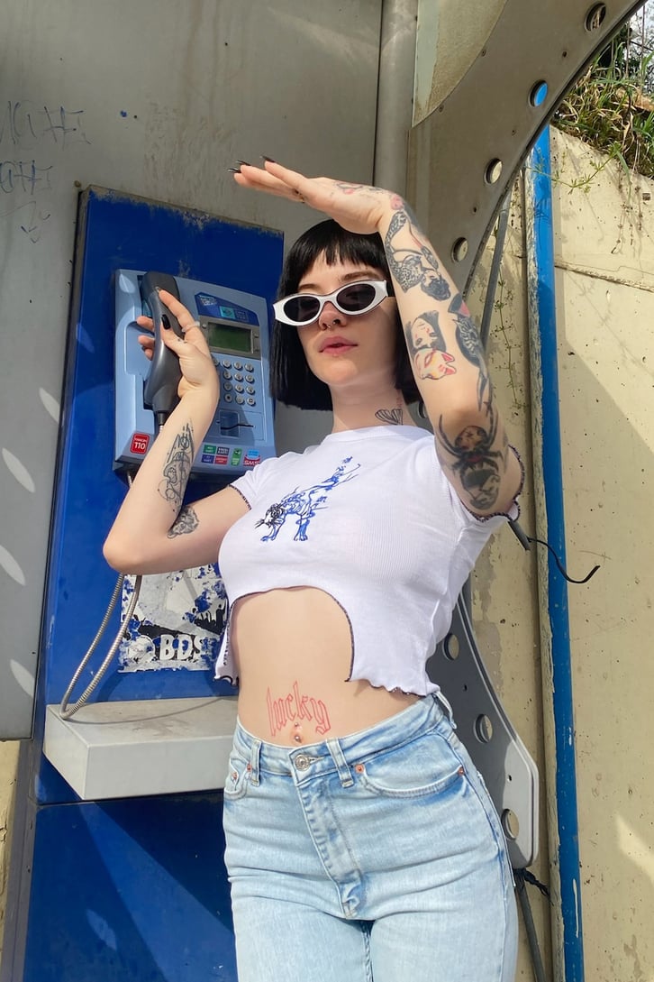 Tiger Nakışlı Pencere Detaylı Beyaz Crop Tshirt