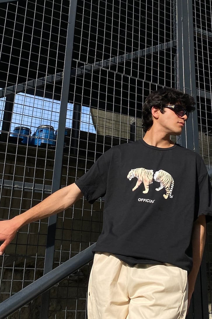 Tiger Statue Baskılı Siyah Oversize Tshirt