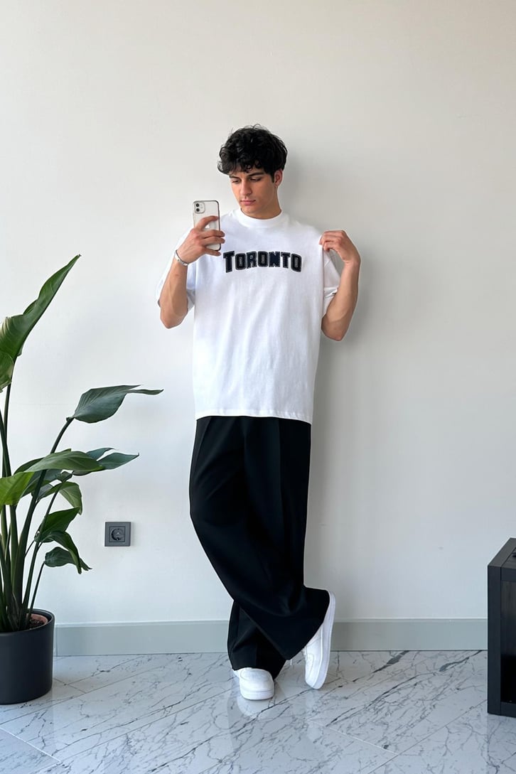 Toronto Nakışlı Beyaz Oversize Tişört