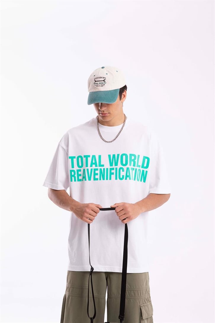 Total World Baskılı Beyaz Oversize Tişört